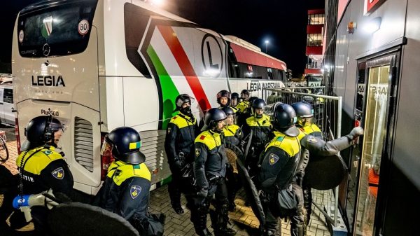 Έρευνα της UEFA για όσα έγιναν στον αγώνα της Άλκμααρ με τη Λέγκια