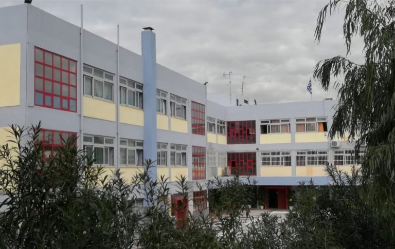 Επίθεση με μολότοφ σε λύκειο στο Μοσχάτο – 8 συλλήψεις