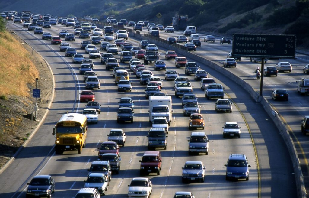 Άνοια: Έρευνα βρίσκει σύνδεση με τη ρύπανση στους αυτοκινητοδρόμους