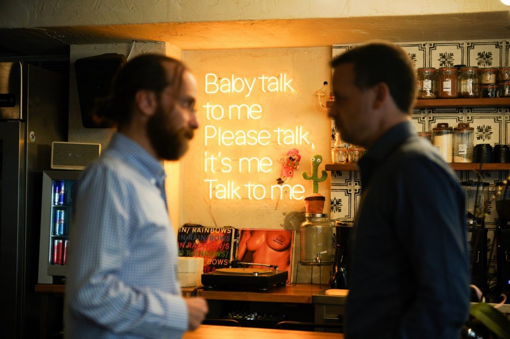 ΝΔ-ΣΥΡΙΖΑ-ΠΑΣΟΚ: Στα χαρακώματα για τη μεγαλύτερη αλαζονεία (και στη μέση ο Δούκας)