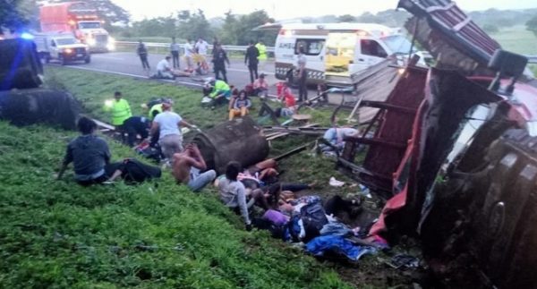 Μεξικό: Δέκα μετανάστες νεκροί, 25 τραυματίες από ανατροπή φορτηγού.