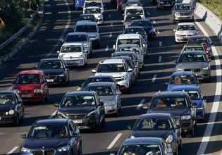 Τροχαίο ατύχημα και μποτιλιάρισμα στην άνοδο του Κηφισού