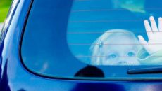 Εύβοια: Κλείδωσαν τετράχρονη σε αυτοκίνητο με κλειστά παράθυρα