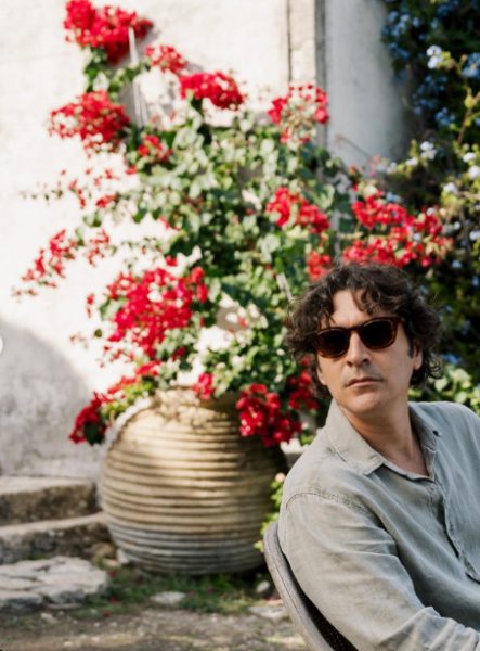 Ο Χριστόφορος Παπακαλιάτης στα γυρίσματα του Maestro