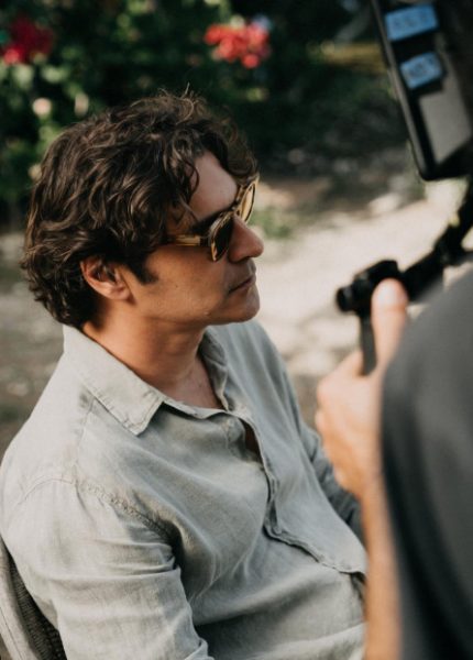 Ο Χριστόφορος Παπακαλιάτης στα γυρίσματα του Maestro