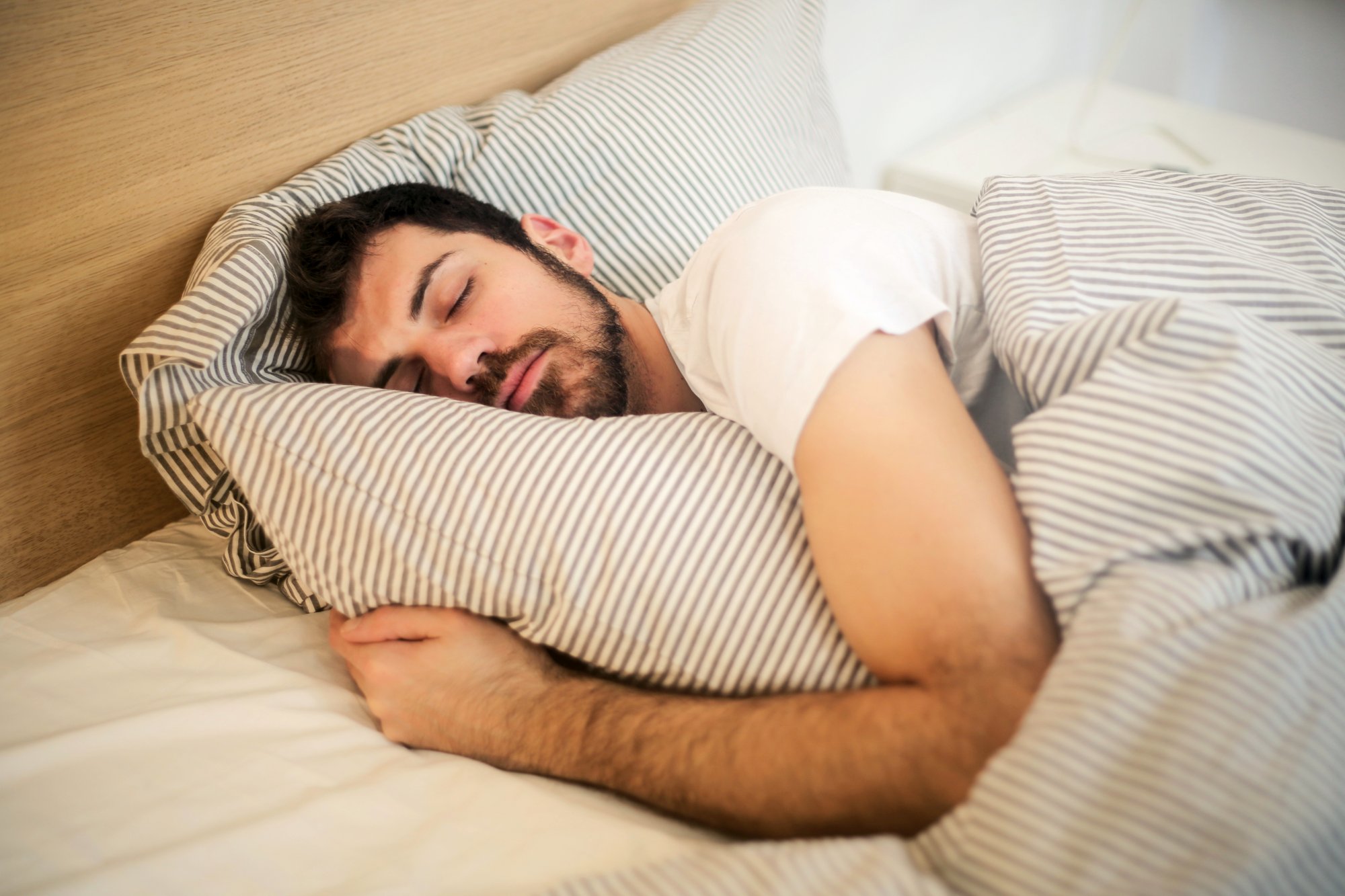 Ύπνος: To πείραμα που αποδεικνύει ότι κοιμόμαστε με το ένα αφτί ανοιχτό
