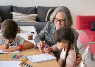 Δημογραφική ανατροπή: Οι ηλικιωμένοι περισσότεροι από τους εφήβους στην Ευρώπη