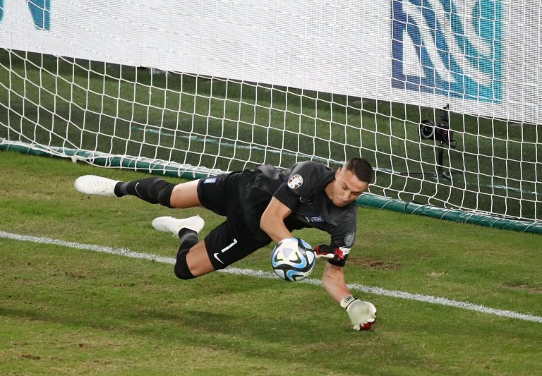 Ελλάδα – Ολλανδία 0-1: «Λύγισε» από πέναλτι η Εθνική