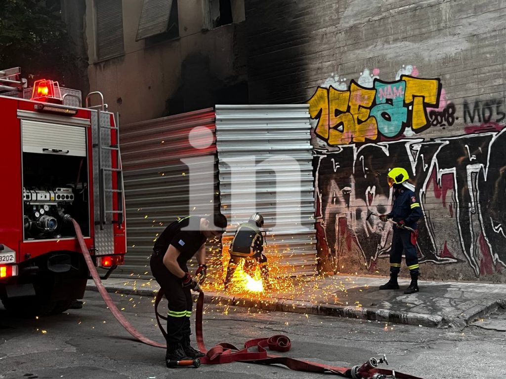 Πειραιώς: Έβαλαν φωτιά για να εξαφανίσουν κλοπιμαία που έκρυβαν στο εγκαταλελειμμένο κτίριο