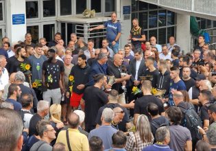 Η οικογένεια του Άρη αποχαιρετά τον Ξανθό – Σχοινάς: Μαζί του φεύγει ένα κομμάτι της πόλης