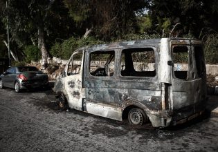 Τραυματίες αστυνομικοί, οχήματα στις φλόγες – Ο απολογισμός των χθεσινών επεισοδίων στην Πανεπιστημιούπολη