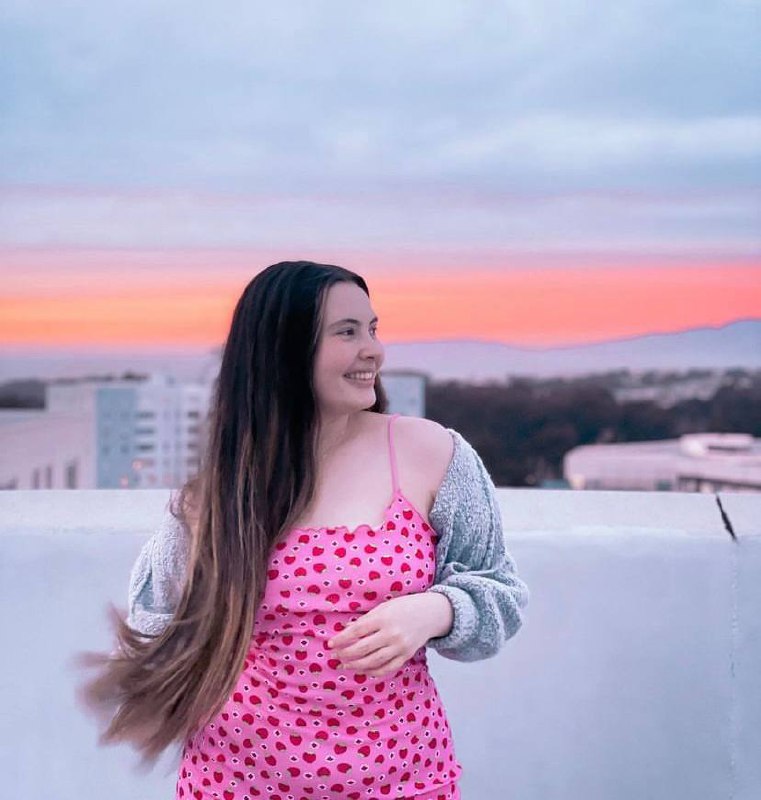 Η αόρατη ασθένεια: Πώς ζει μια 25χρονη με αλλεργία στο νερό;