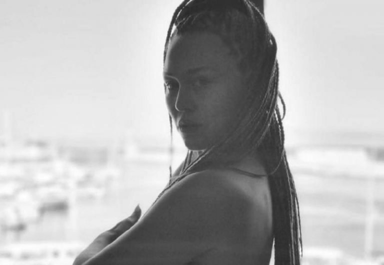 H Πηνελόπη Αναστασοπούλου ποζάρει ακομπλεξάριστη στο Instagram