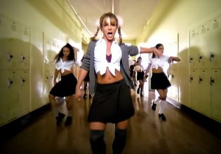 «Baby One More Time»: Πως ένα «αποτυχημένο» ντέμο γέννησε το ποπ είδωλο Μπρίτνεϊ Σπίαρς