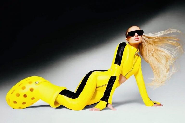 Γιατί τα καρτουνίστικα παπούτσια έγιναν μαζικό trend;