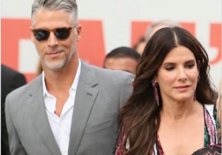 Σάντρα Μπούλοκ: Η πρώτη δημόσια εμφάνισή της μετά τον θάνατο του συντρόφου της