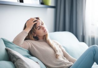 Καρκίνος: Αυξημένες οι πιθανότητες θανάτου για τα άτομα που μένουν μόνα τους