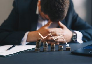 Πλειστηριασμοί: Για ποιες εταιρείες χτυπάει… το σφυρί για ανεξόφλητα χρέη