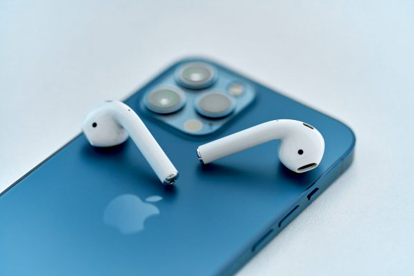 Apple: Τα νέα AirPods Pro έρχονται με USB-C