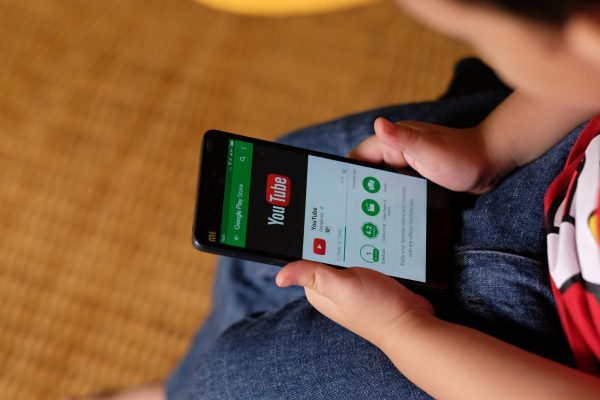 Πώς μπορείς να ελέγξεις τις ηλεκτρονικές συσκευές των παιδιών σου