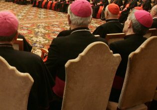 Πολωνία: Καταγγελίες για σεξουαλικά όργια ιερέων βάζουν βόμβα στα θεμέλια της Εκκλησίας