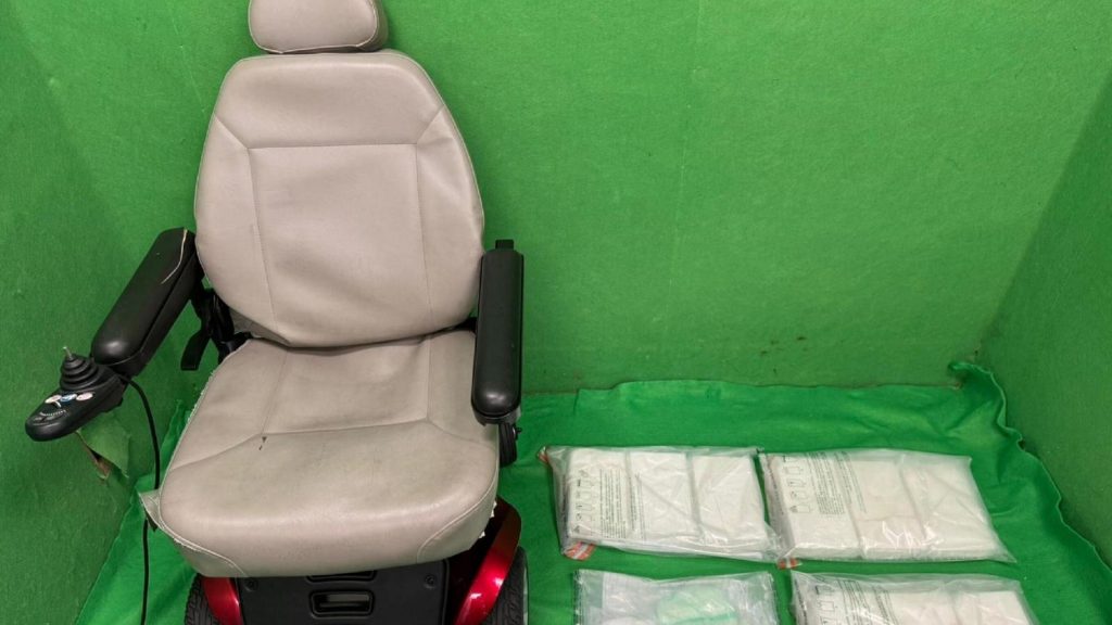 Χονγκ Κονγκ: Έκρυβε 11 κιλά κοκαΐνης σε… ηλεκτρικό αναπηρικό αμαξίδιο