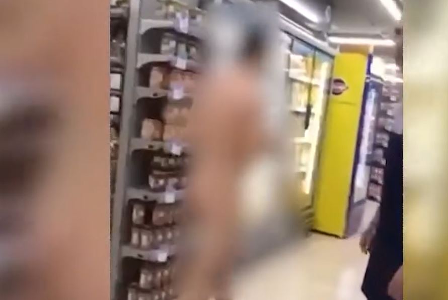 Αττική: Άνδρας ψωνίζει ολόγυμνος σε σούπερ μάρκετ
