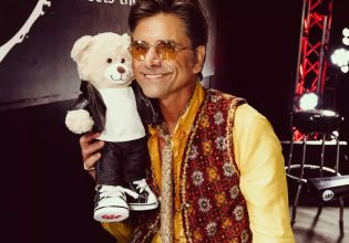 Τζον Στάμος: Ο ηθοποιός ισχυρίζεται ότι κακοποιήθηκε σεξουαλικά από μπέιμπι σίτερ