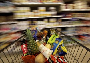 Τιμές τροφίμων: Πώς τα… κρεμμύδια ανεβοκατεβάζουν κυβερνήσεις