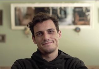 Σταύρος Σβήγκος: «Νορμάλ είναι δύο μπαμπάδες με ένα παιδί»