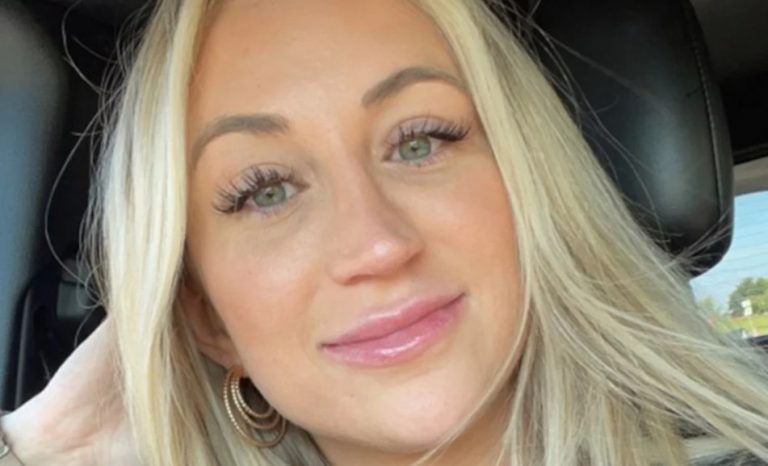 Έδιωξαν καθηγήτρια για τα ροζ βίντεο στο OnlyFans – Η απίστευτη κίνηση των μαθητών