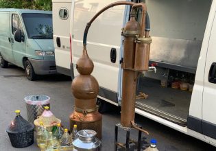 Παράνομο αποστακτήριο βρέθηκε σε σπίτι στη Θεσσαλονίκη – Ήταν και αποθήκη λαθραίων τσιγάρων