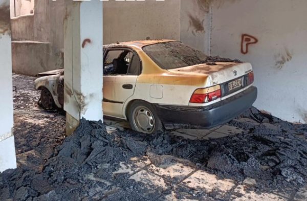 Τούμπα: Καρέ-καρέ η στιγμή που εμπρηστής πυρπολεί αυτοκίνητο – Μεγάλη η έκρηξη που ακολούθησε