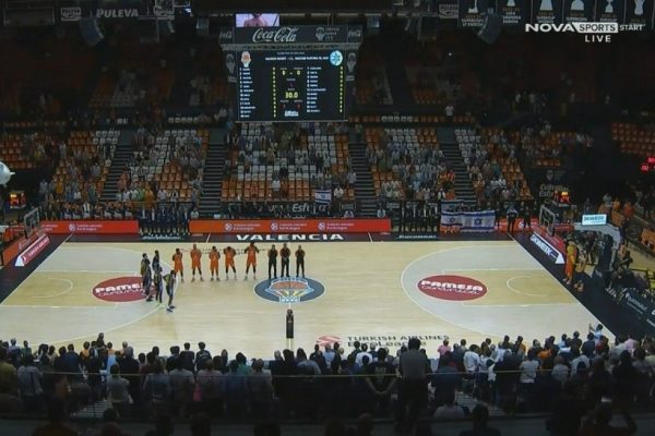 Ο λόγος που το γήπεδο της Βαλένθια είναι άδειο και το μήνυμα των φιλοξενούμενων (pic)