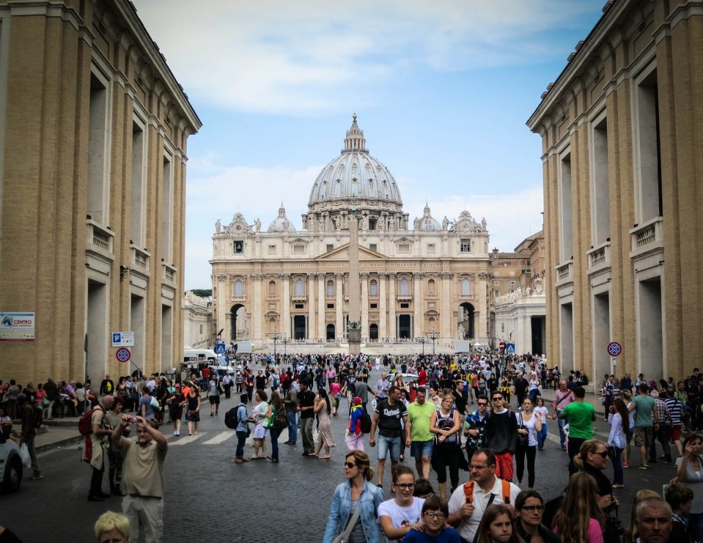 Σύνοδος του Βατικανού παρέλειψε ζήτημα των ΛΟΑΤΚΙ+ απογοητεύοντας πολλούς