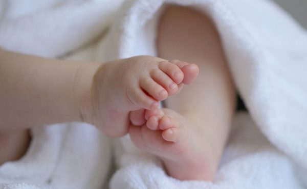 Αχαΐα: Ξεκινά γονιδιακός έλεγχος για τα δύο βρέφη – Τι λέει ιατροδικαστής