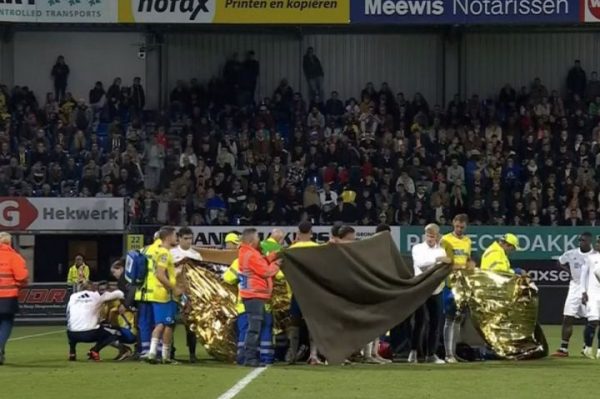 Σοκαριστικός τραυματισμός τερματοφύλακα στην Ολλανδία – Κινδύνευσε η ζωή του