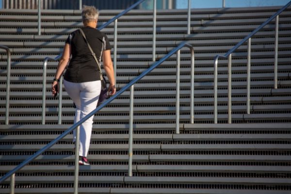 Καρδιοπάθεια: Ιδού πόσα σκαλιά πρέπει να ανεβαίνετε ημερησίως για να μειώσετε τον κίνδυνο
