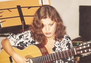 Πέθανε η Στέλλα Κυπραίου, κιθαρίστρια του Μάνου Χατζιδάκι