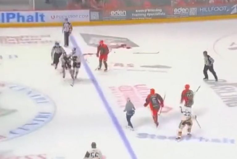 Φρικτός θάνατος για αθλητή του χόκεϊ – Η στιγμή που δέχεται χτύπημα από το παγοπέδιλο