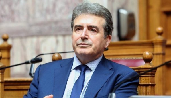Χρυσοχοΐδης: Δεν παραιτήθηκε ο πρόεδρος του ΕΟΦ, έληξε η θητεία του