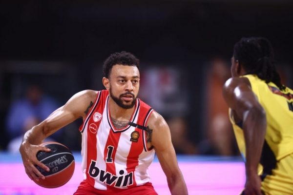 Εκτός δωδεκάδας ο Γκος κόντρα στην Αρμάνι