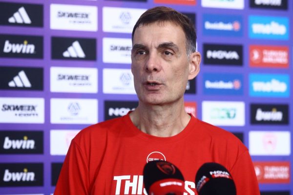 Μπαρτζώκας: «Πρέπει να είμαστε συμπαγείς στην άμυνα, όπως πάντα»