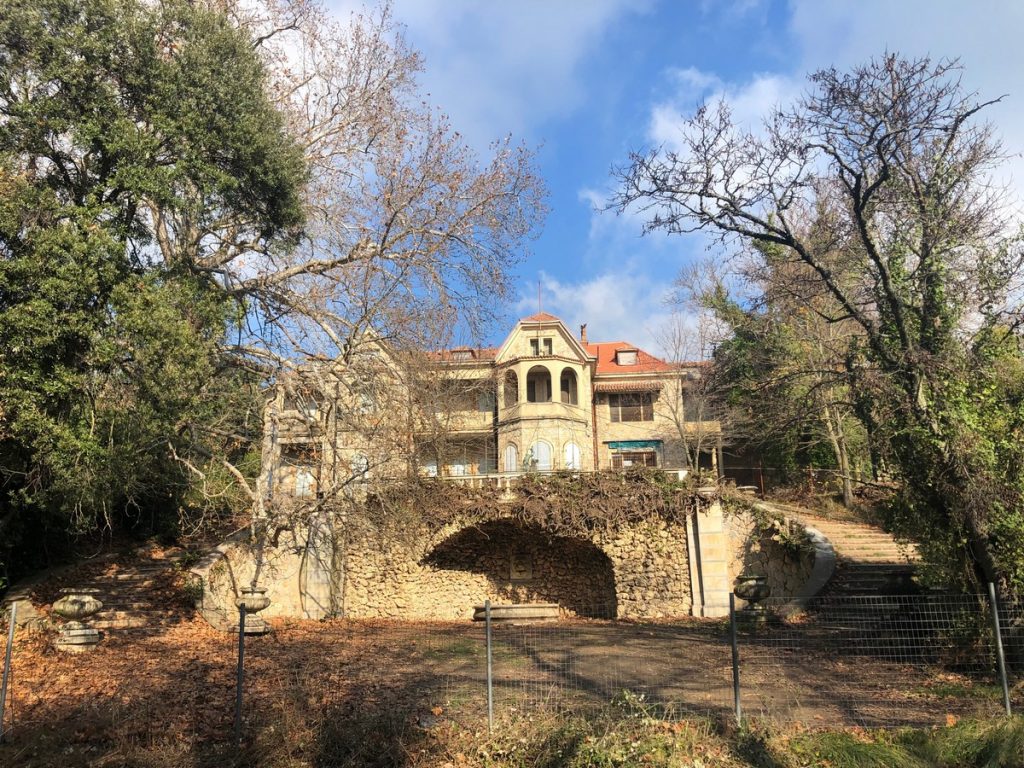 Τατόι: Προχωρούν οι εργασίες αποκατάστασης των κτιρίων