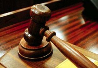 Η κυβέρνηση «δικάζει» την απόφαση των δικαστών για τις συντάξεις τους