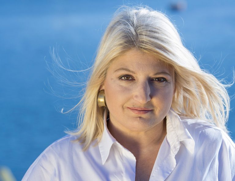 Πρώην βουλευτής του ΣΥΡΙΖΑ αγκαλιάζει τον Ανδρουλάκη και επιστρέφει στο ΠΑΣΟΚ