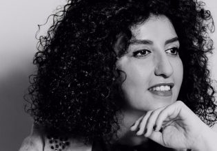 Ναργκίς Μοχαμαντί: Οι ιρανικές αρχές δεν επιτρέπουν να μεταφερθεί σε νοσοκομείο, «επειδή αρνείται να φορέσει χιτζάμπ»