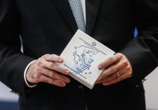 Προϋπολογισμός: Με τα εύσημα της Κομισιόν απαντά ο Χατζηδάκης στην κριτική της αντιπολίτευσης