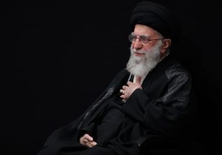 Ιράν: Ο Αλί Χαμενεΐ ζητά μια προσωρινή διακοπή των πολιτικών δεσμών των μουσουλμανικών χωρών με το Ισραήλ