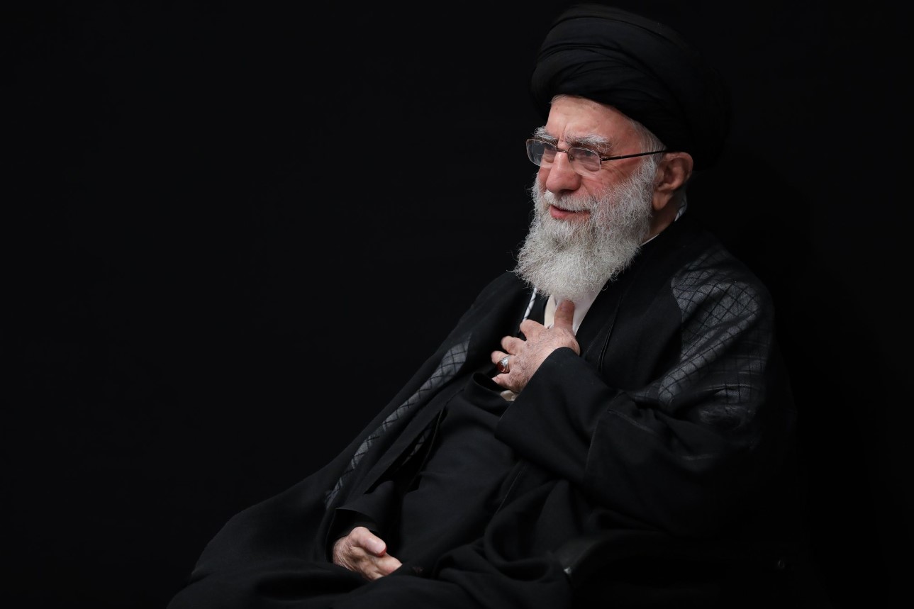 Ιράν: Ο Αλί Χαμενεΐ ζητά μια προσωρινή διακοπή των πολιτικών δεσμών των μουσουλμανικών χωρών με το Ισραήλ